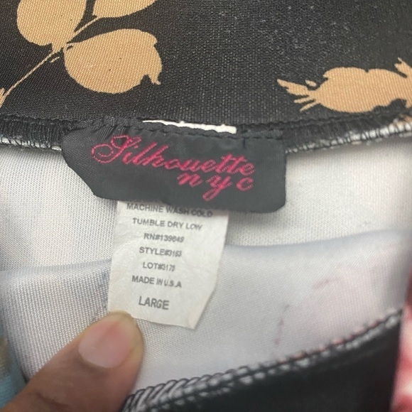 Silhouette NYC
Floral Print Skirt Knee length high waisted pencil skirt size L - Picture 7 of 8